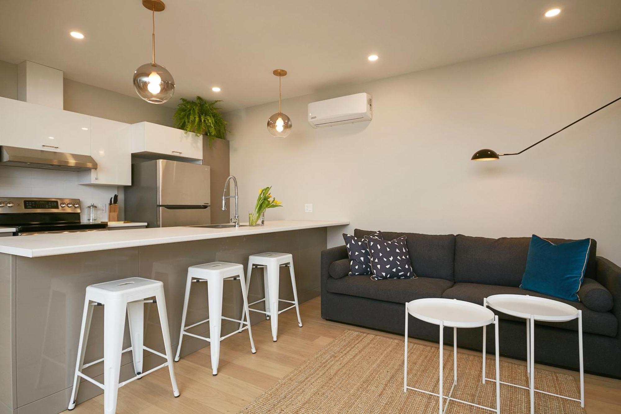 Explore Montreal From Sleek Contemporary Apartment By Den Stays 客房 照片